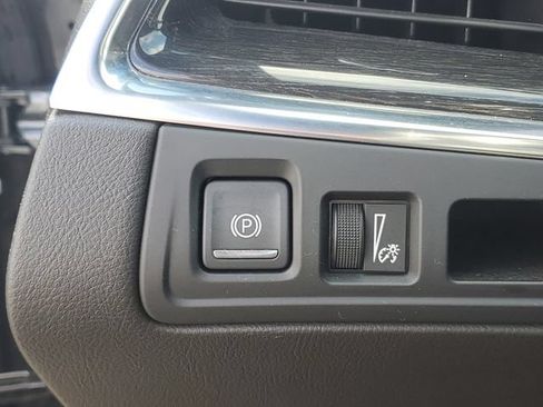 Certified 2022 Cadillac XT5 Premium Luxury w/ LPO, Floor Liner Package AWD/4WD image 14