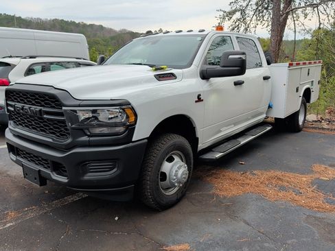 Used 2024 RAM 3500 Tradesman w/ Safety Group image 2