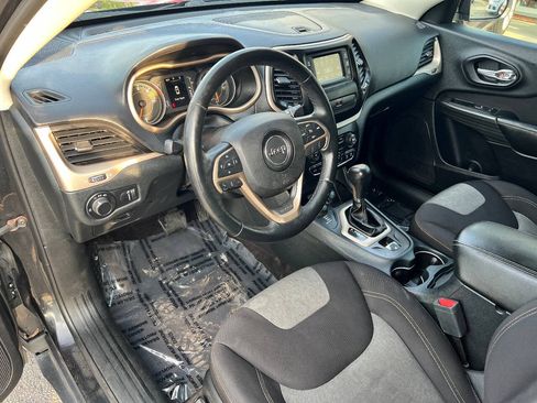 Used 2016 Jeep Cherokee Sport w/ Cold Weather Group AWD/4WD image 17