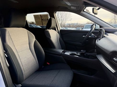 Used 2023 Nissan Rogue SV image 24