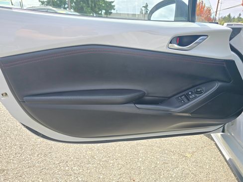 Used 2016 MAZDA MX-5 Miata Club RWD image 14