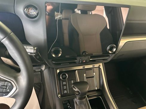 Used 2024 Lexus GX 550 AWD/4WD image 9