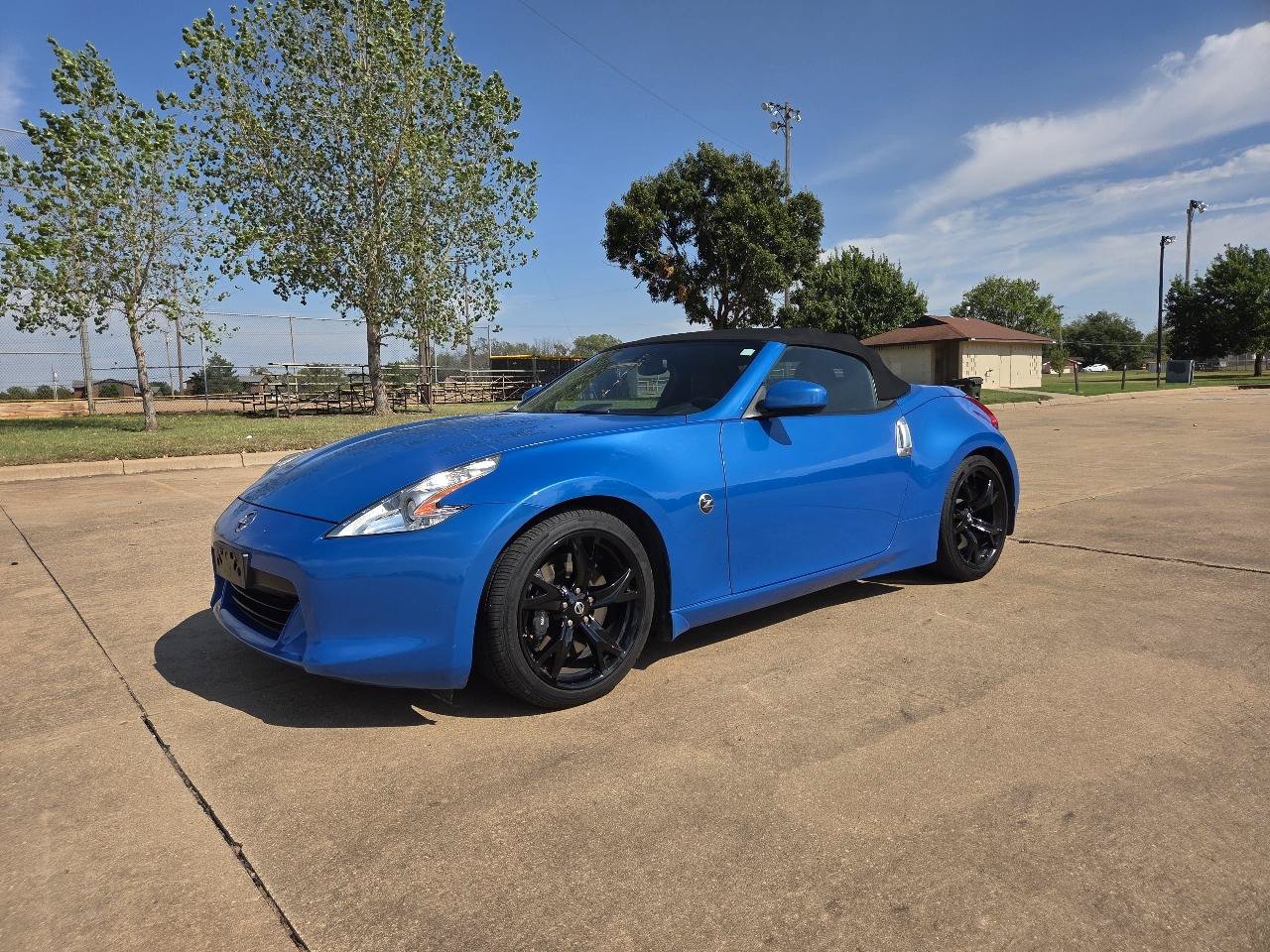 Used 2010 Nissan 370Z Touring w/ Sport Pkg RWD image 3