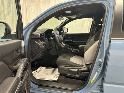 Used 2025 Toyota 4Runner TRD Off-Road image 10