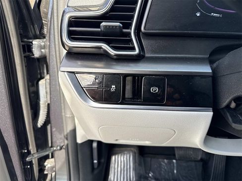 Used 2024 Kia Sportage EX image 13