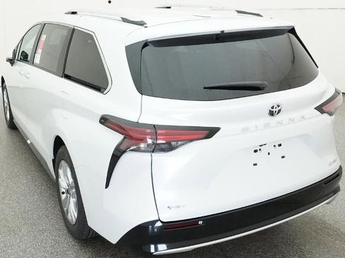 New 2026 Toyota Sienna Limited FWD image 6