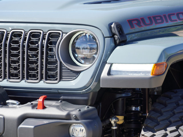 Used 2025 Jeep Wrangler Unlimited Rubicon w/ Safety Group AWD/4WD image 12