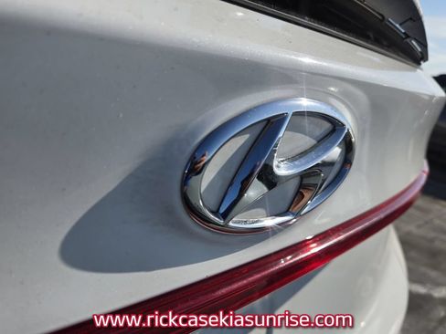 Used 2023 Hyundai Santa Fe SE w/ Winter Weather Package FWD image 9