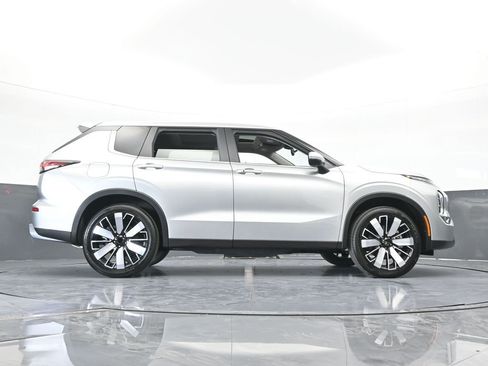 New 2026 Mitsubishi Outlander SE image 62