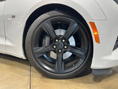 Used 2018 Chevrolet Camaro SS RWD image 5