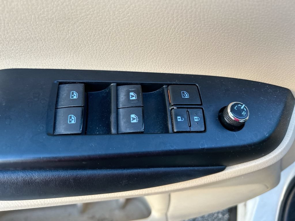 Used 2017 Toyota Highlander Plus FWD image 13