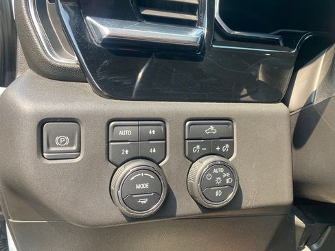 Certified 2022 Chevrolet Silverado 1500 LT Trail Boss w/ Convenience Package II AWD/4WD image 27