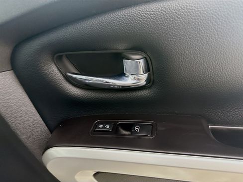 Used 2019 Nissan Titan SL w/ Chrome Package AWD/4WD image 31