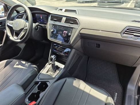 Used 2022 Volkswagen Tiguan SE FWD image 27