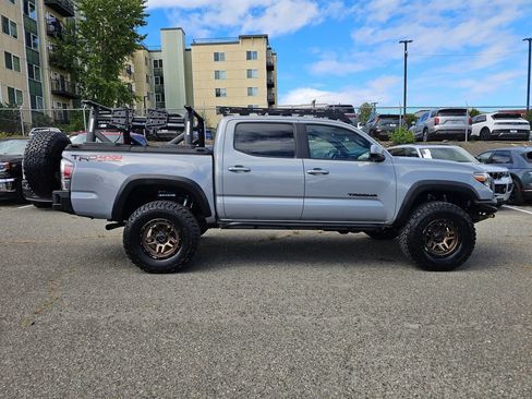 Used 2021 Toyota Tacoma TRD Off-Road AWD/4WD image 9