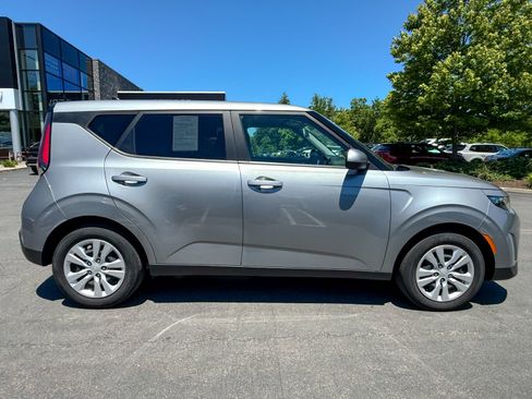 Certified 2023 Kia Soul LX FWD image 5
