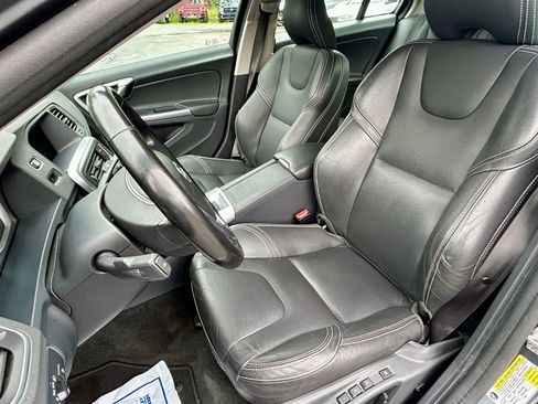 Used 2018 Volvo S60 T5 Dynamic image 12