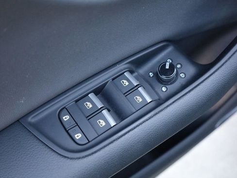 Used 2019 Audi Q8 Prestige image 35