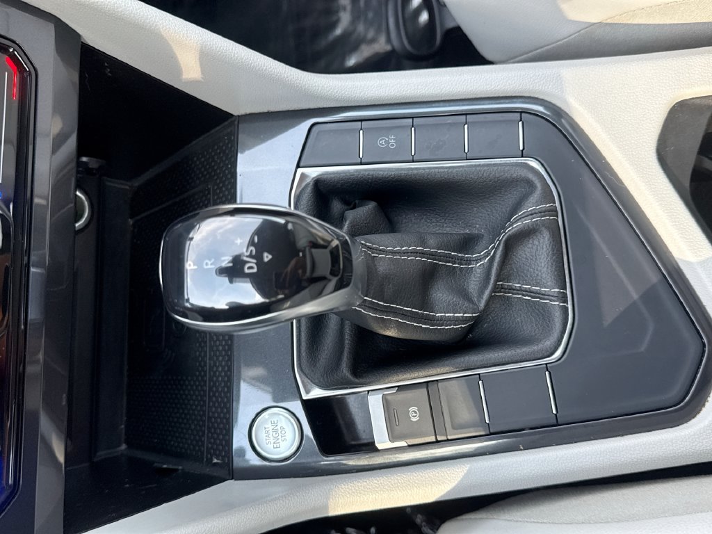 Used 2022 Volkswagen Tiguan SE FWD image 21