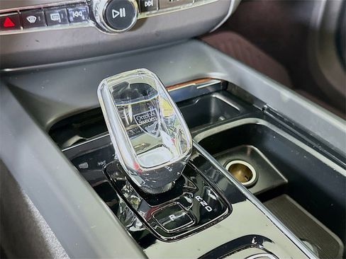 Used 2023 Volvo XC60 B5 Ultimate w/ Climate Package image 22