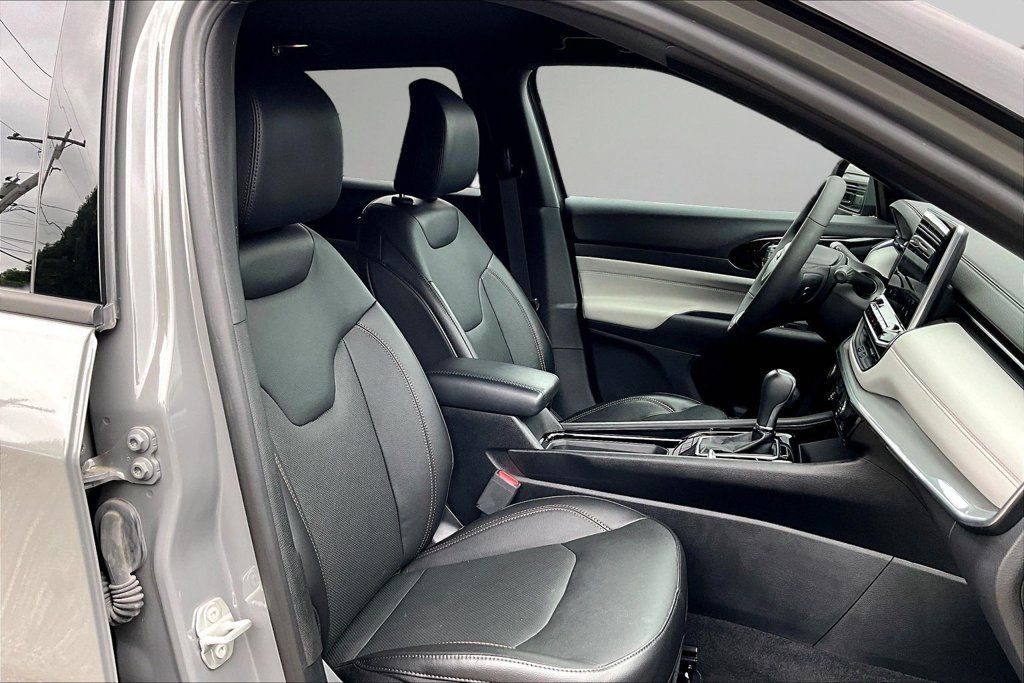 Used 2023 Jeep Compass Limited AWD/4WD image 30
