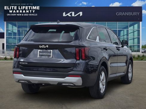 Certified 2026 Kia Sorento LX FWD image 5