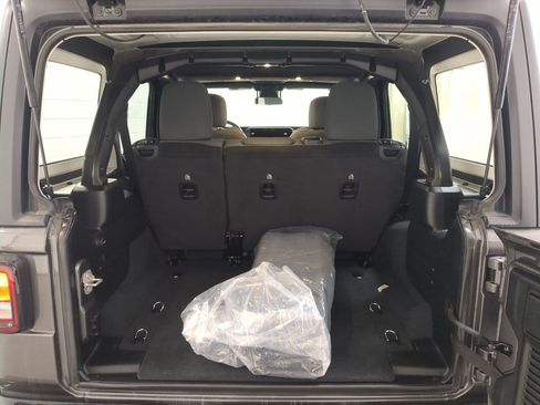 Certified 2025 Jeep Wrangler Unlimited Sport AWD/4WD image 29