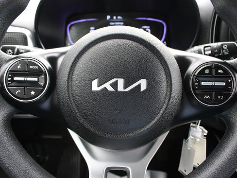 Used 2025 Kia Soul LX FWD image 25