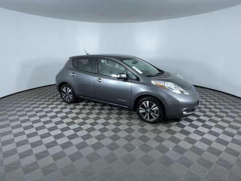 Used 2015 Nissan Leaf SV w/ LED & Quick Charge Package image 2