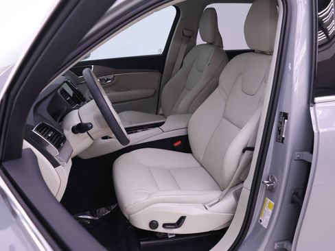 Certified 2025 Volvo XC90 T8 Plus w/ Protection Package Premier AWD/4WD image 7