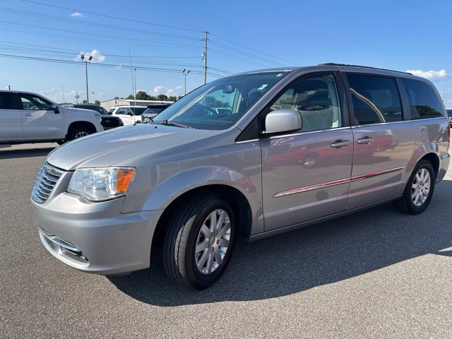 Used 2015 Chrysler Town & Country Touring FWD image 27