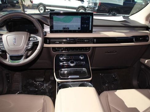 Certified 2022 Lincoln Nautilus AWD w/ Premium Package image 14