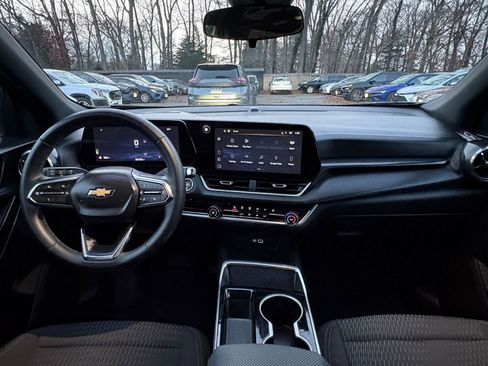 Used 2025 Chevrolet Equinox LT image 32