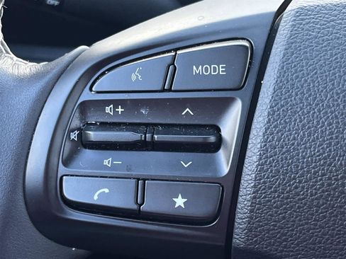 Used 2023 Hyundai Venue Limited image 26