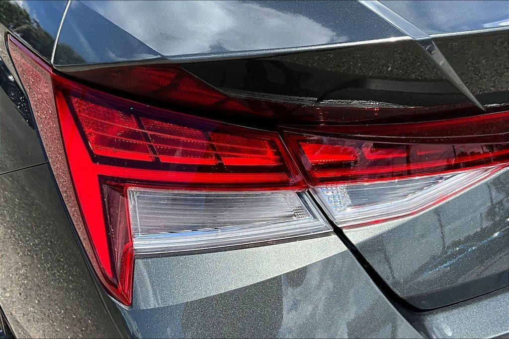 Used 2024 Hyundai Elantra Blue FWD image 22