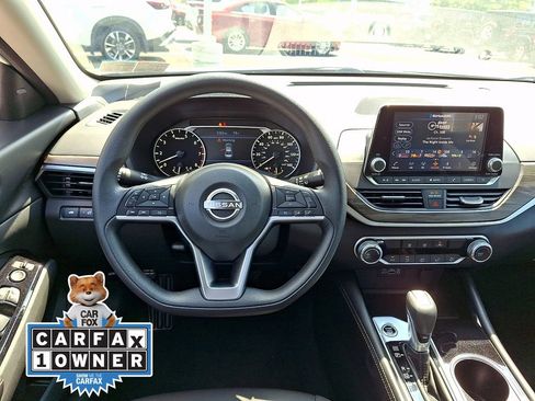 Used 2023 Nissan Altima 2.5 SV FWD image 12