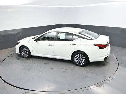 Used 2025 Nissan Altima 2.5 SV FWD image 25