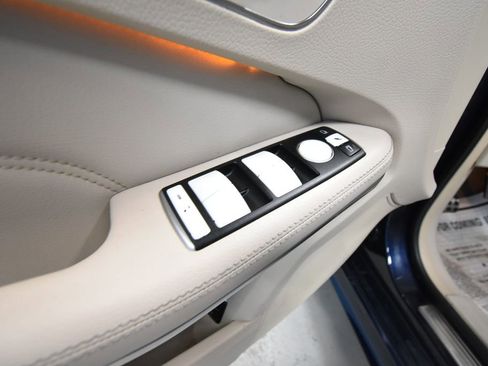 Used 2016 Mercedes-Benz E 350 Sedan image 5