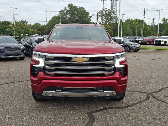 Used 2024 Chevrolet Silverado 1500 High Country w/ Technology Package AWD/4WD image 2