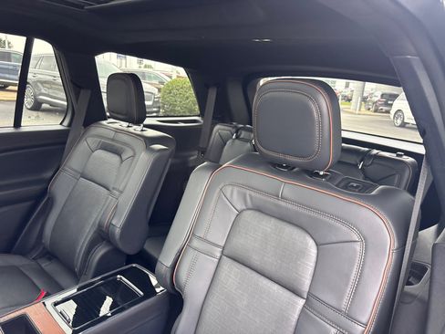 New 2025 Lincoln Aviator Black Label w/ Jet Appearance Package image 28