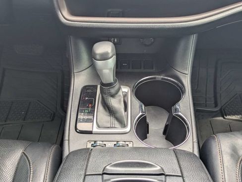 Used 2014 Toyota Highlander Limited Platinum FWD image 20