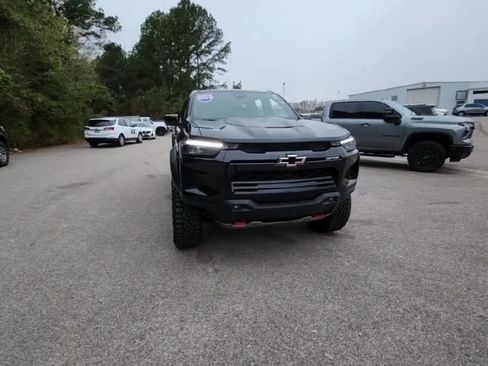 Used 2024 Chevrolet Colorado ZR2 w/ Technology Package image 8