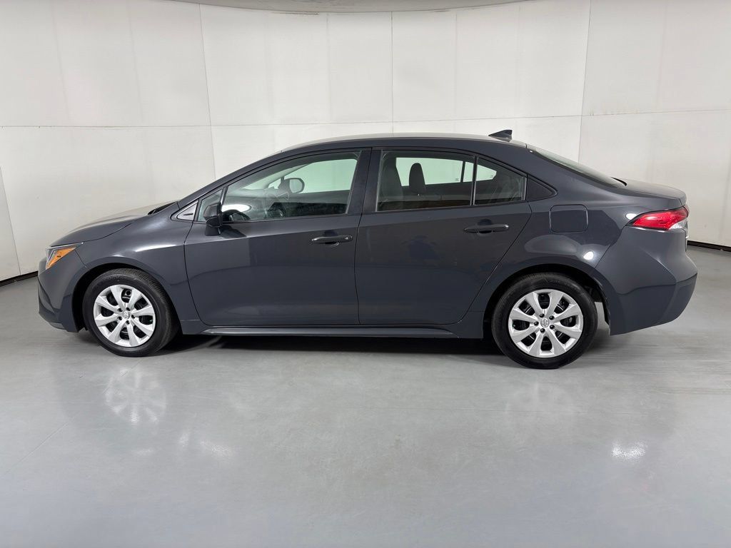 Used 2025 Toyota Corolla LE FWD image 5
