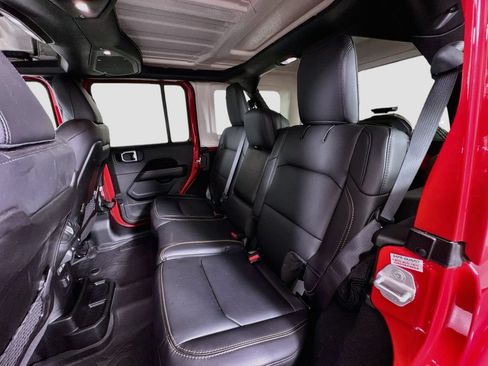 Used 2024 Jeep Wrangler Unlimited Sahara w/ Technology Group AWD/4WD image 25