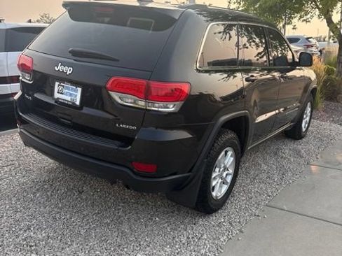 Used 2019 Jeep Grand Cherokee Laredo w/ Security & Convenience Group AWD/4WD image 2