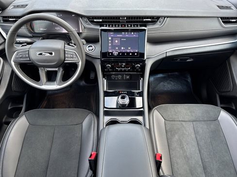 New 2025 Jeep Grand Cherokee L Altitude image 16