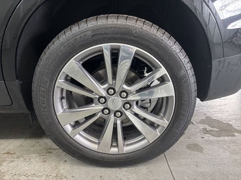 Certified 2025 Cadillac XT5 Premium Luxury image 9