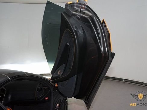 Used 2018 McLaren 570S Spider image 11