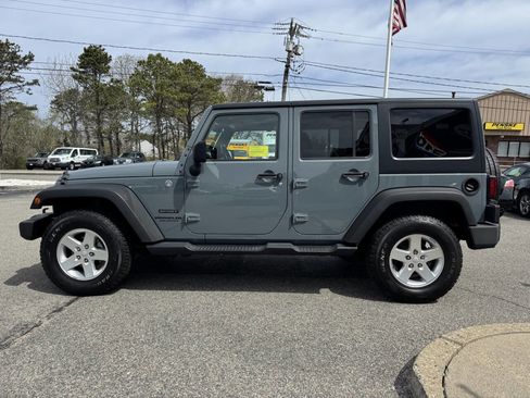 Used 2015 Jeep Wrangler Unlimited Sport w/ Quick Order Package 24S AWD/4WD image 5