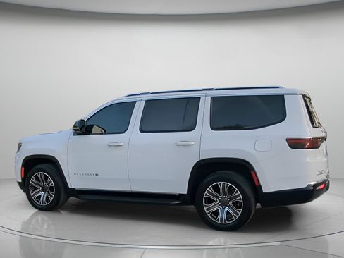 Used 2023 Jeep Wagoneer 4WD w/ Premium Group I image 18